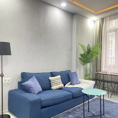 Modern 1br Flat With Balcony — 1 Min To Istiklal Apartman *