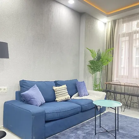 Apartman Modern 1br Flat With Balcony — 1 Min To Istiklal *